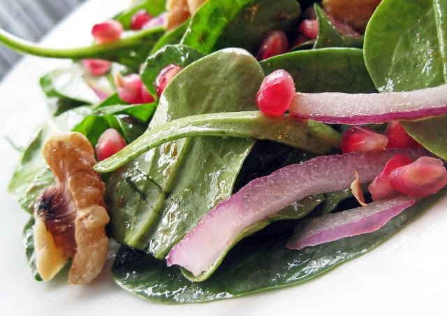 Spinach Pomegranate Salad with Honey Balsamic Vinaigrette